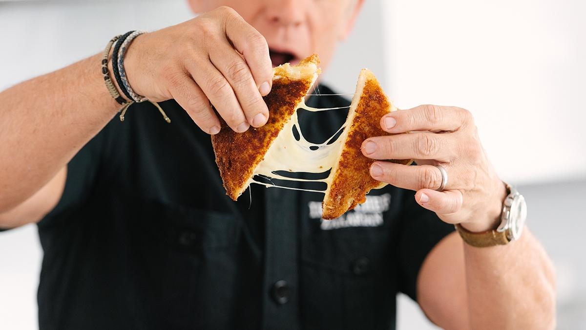 Article Cards Featured Image grilled cheese gz cheese pull