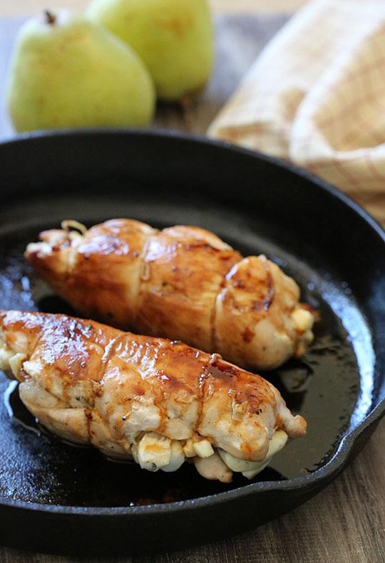 Stuffed Chicken Breast with Pears and Brie by Skinnytaste's Gina Homolka