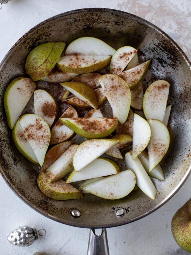 christmas breakfast pears cooking