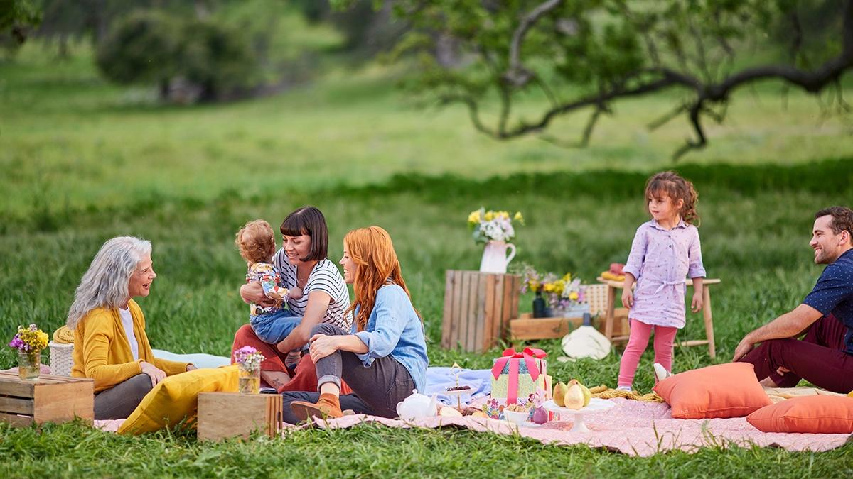 Article Cards Featured Image picnic mother's day hero