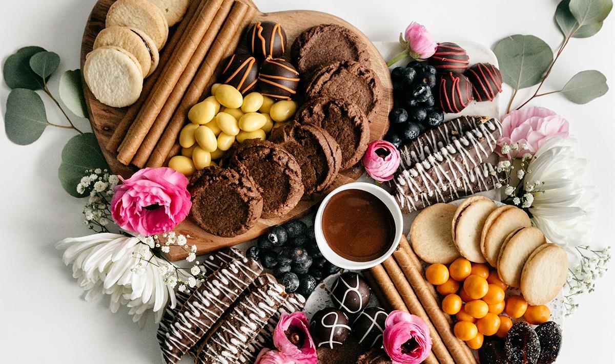 mothers-day-dessert-board-with-truffle-brownie-cookies