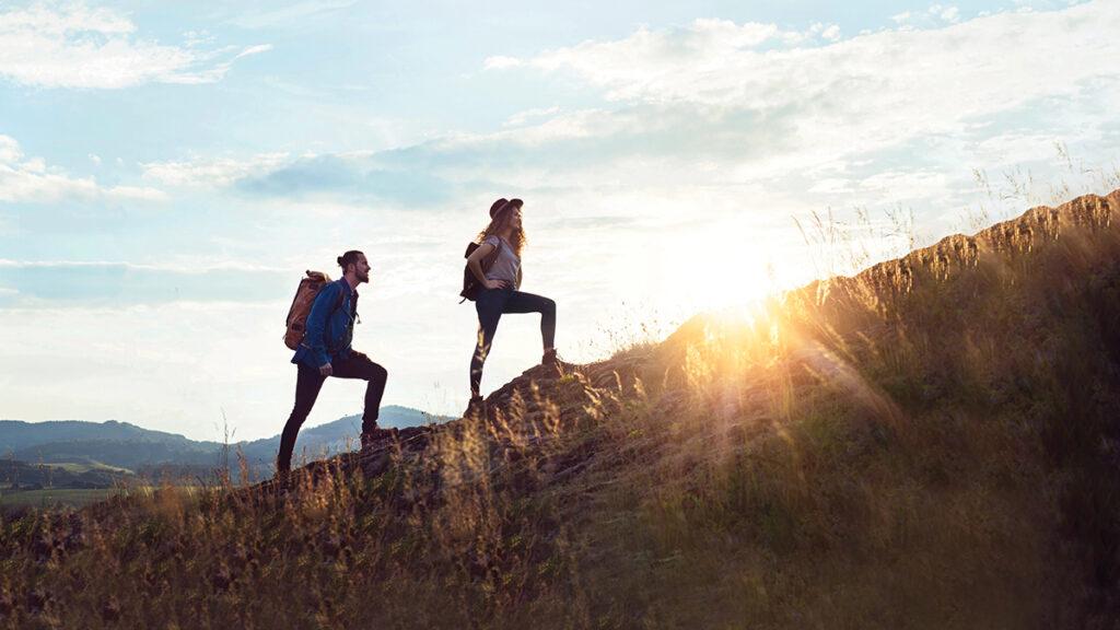 Date ideas with a couple hiking outside.