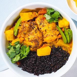 Types of pineapple curry in a bowl.