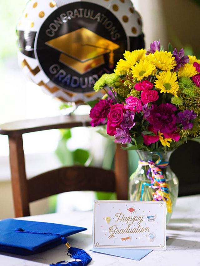 graduation party ideas flowers balloons